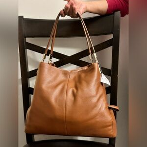 Elegant Coach Saddle Bag - Perfect Blend of Style and Functionality!